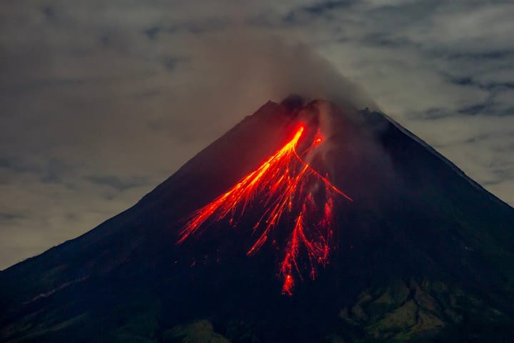 Sakurajima Volcano Eruption 2025 Shakes Japan, Ash Column Reaches 3,000 Meters